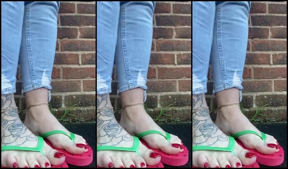 Bunnythefootmodel Nicknamed Bunnythefootmodel 11 21 2022 Onlyfans Video Strawberry Flipflops