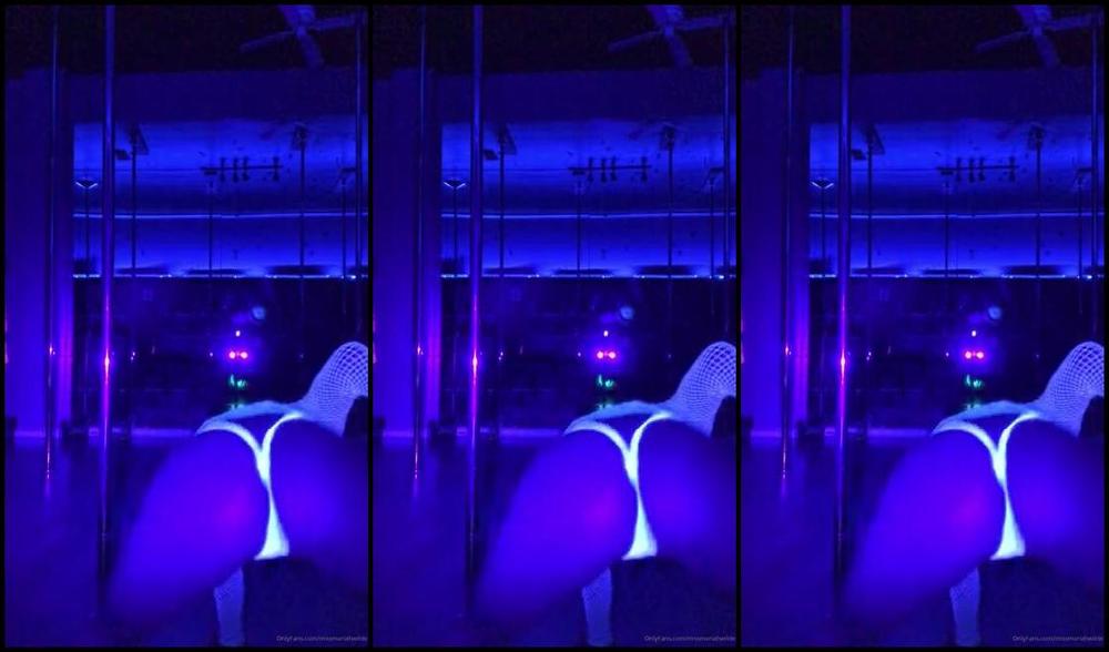 Goddesswilde Nicknamed Iamgoddesswilde Femdom 10 18 2019 Onlyfans Video Making It Nasty In My New Glow In The Dark Lights