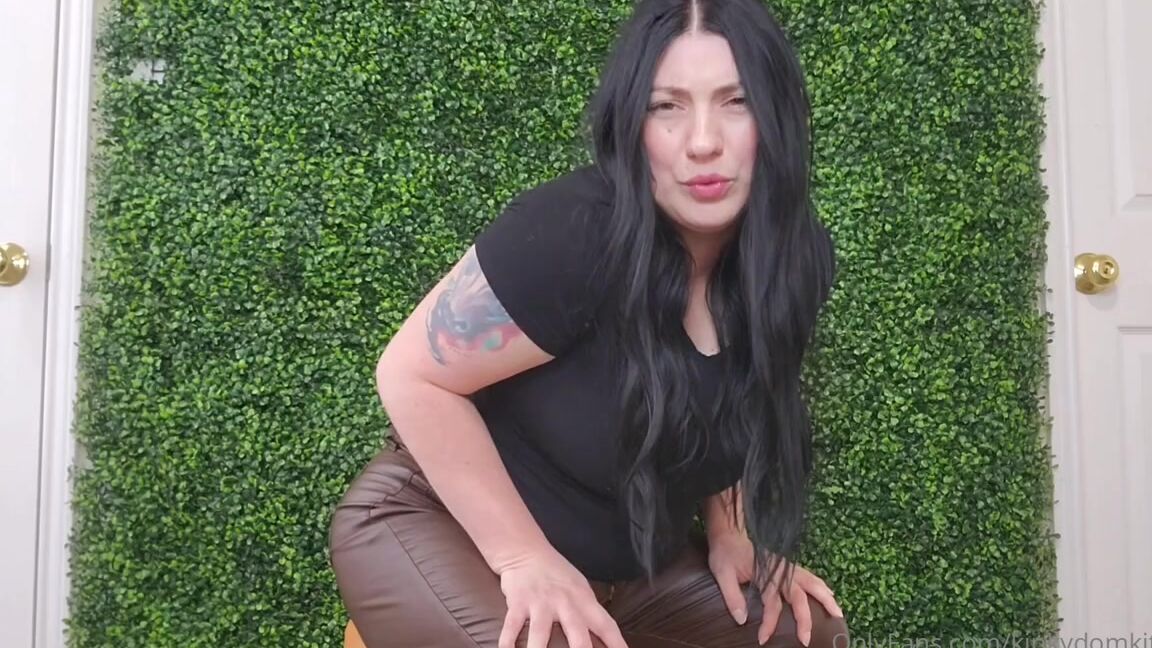 Giantessjulia Nicknamed Kinkydomkitty91 03 04 2025 Onlyfans Video Non Giantess Fart Compilation In Brown Leather Pants