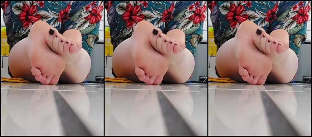 Tinyfairyfeet Nicknamed Tinyfairyfeet 04 07 2023 Onlyfans Video Watch Me Ignore You Completely While I Scrub My Bathroom Clean