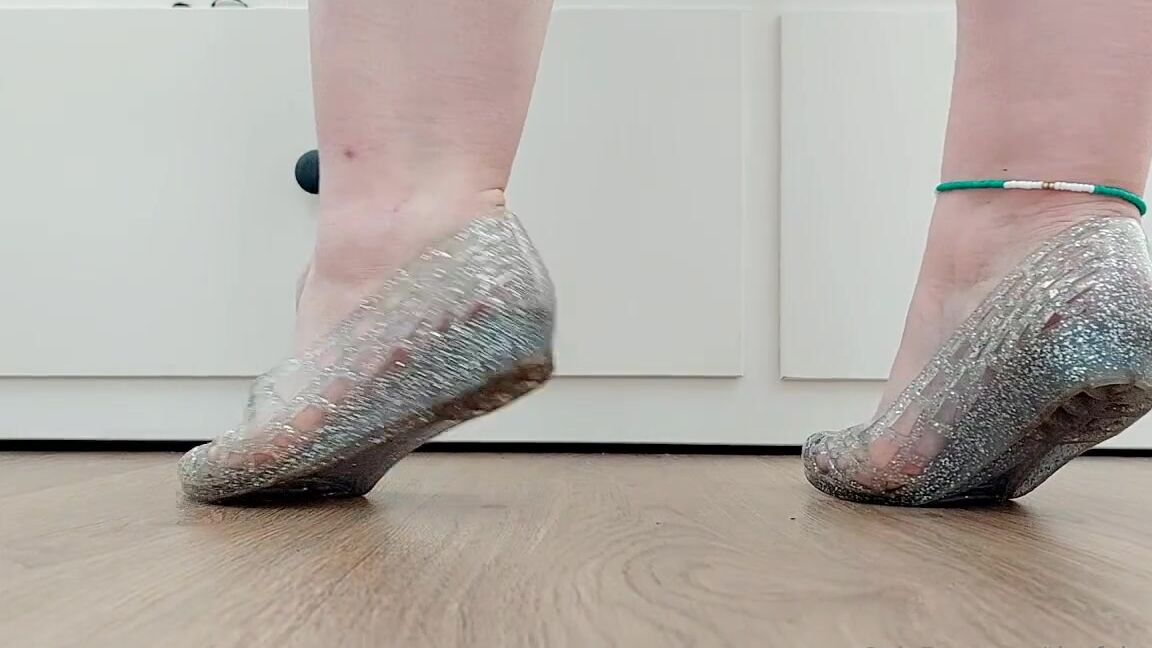 Tinyfairyfeet Nicknamed Tinyfairyfeet 04 15 2023 Onlyfans Video Its Finally Jelly Shoe Weather And Im So Pleased These Jellies Were A Gift From A