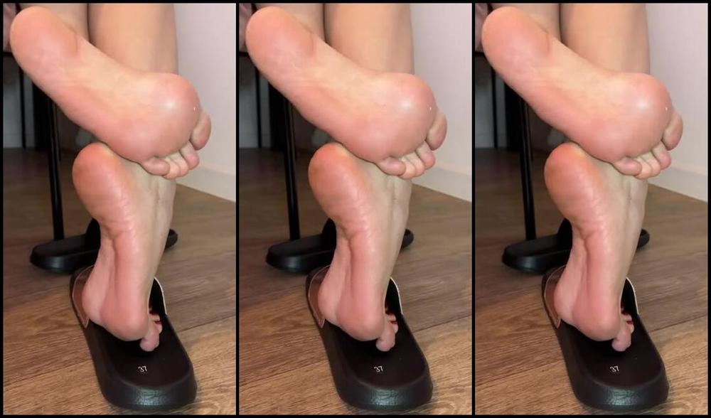 Eva Fashka Nicknamed Onlyfashka 01 15 2025 Onlyfans Video Peep Me While Im Working And Dont Know About You Watching Me My Feet Are Like