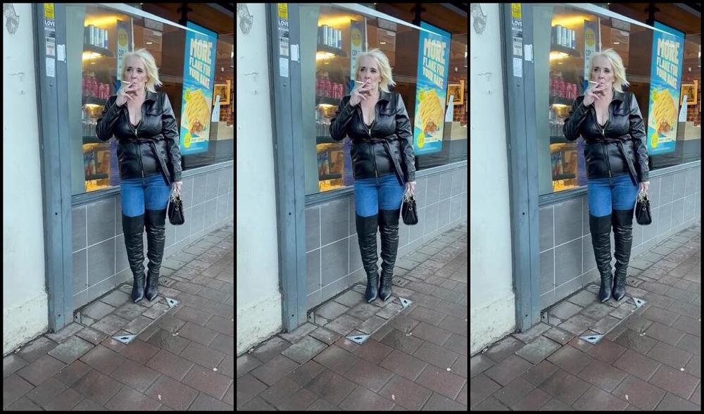 Torryy Nicknamed Torryy Onlyfans A Much Needed Smoke On My Way Home