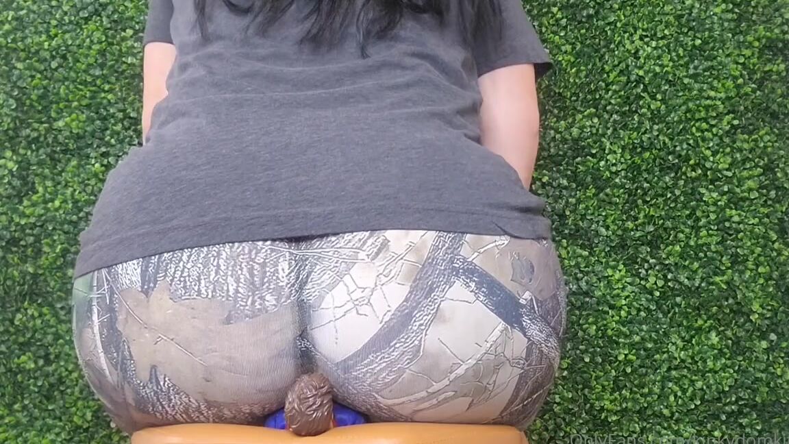 Giantessjulia Nicknamed Kinkydomkitty91 08 15 2025 Onlyfans Video Giantess Ignore Had To Step Away From My Guests To Let Out These Bubbly Farts