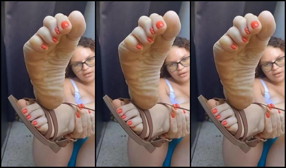 Yayifreckles Nicknamed Yayifreckles Onlyfans I Remove My Flat Sandals I Lick My Flat Sandals I Sniff My Feet This Red