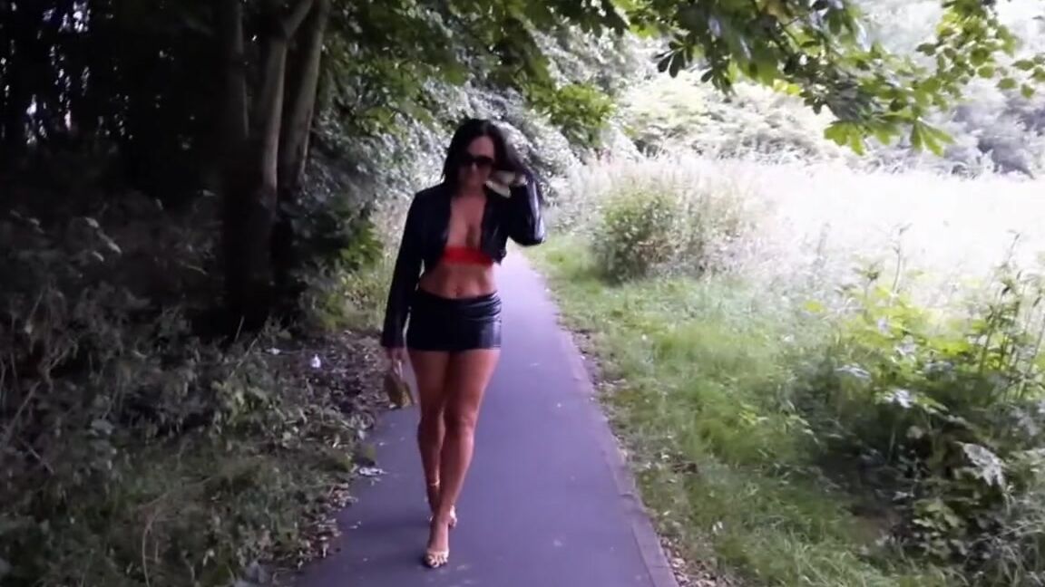 Divastiletto Nicknamed Divastiletto 06 29 2024 Onlyfans Video Gold Heels Walk