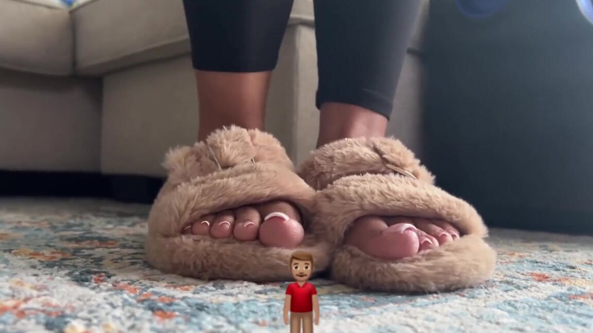 Aminah Feetz Nicknamed Aminahfeet Onlyfans Just A Little Sneak Peek You Guys Want More Giantess Content Let Me Know In The
