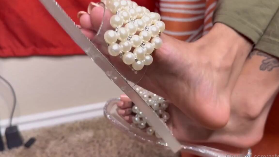 Zafeet Nicknamed Zafeetllc 04 01 2025 Onlyfans Video Sexy Long Natural Nude Toes And Clear Sandals