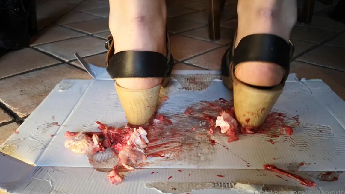 Italian Girlfriend Nicknamed Italiangirlfriend 07 22 2022 Onlyfans Video Bones Cracks Easyli Under My Weight