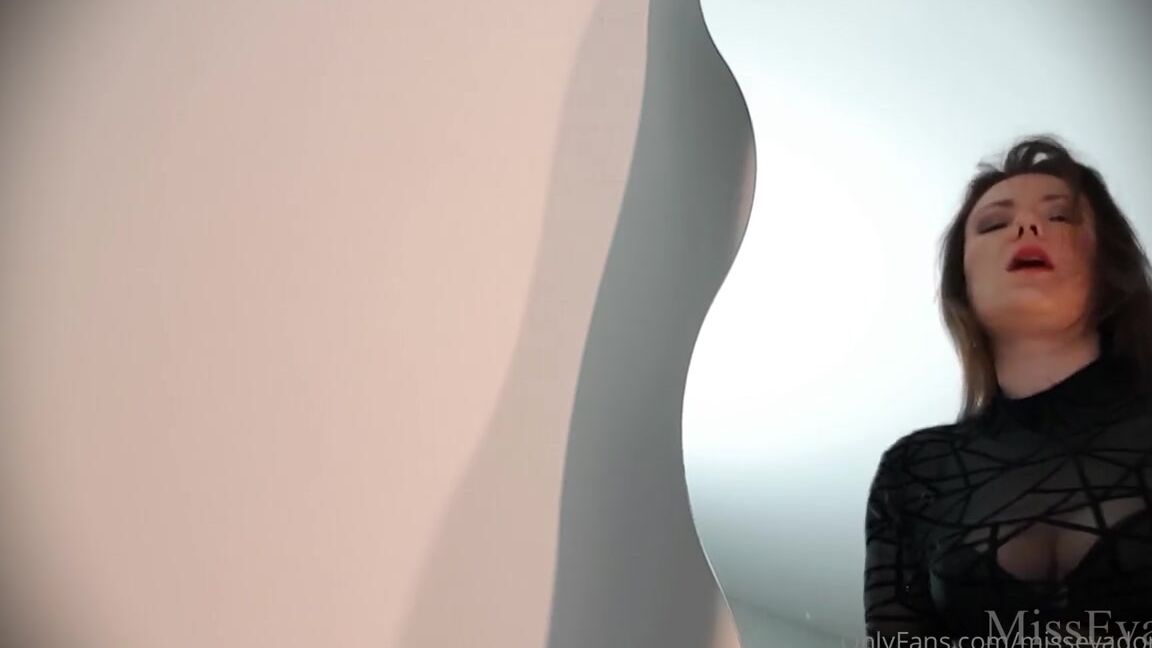 Miss Eva Nicknamed Missevadomina 04 09 2023 Onlyfans Video Video Studio Sale Chienne 3 Suce Ma Bte