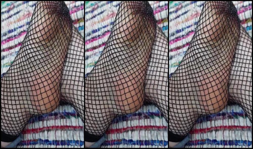 Tinyfairyfeet Nicknamed Tinyfairyfeet 11 08 2023 Onlyfans Video Just Some Fishnets And A Baby Bump