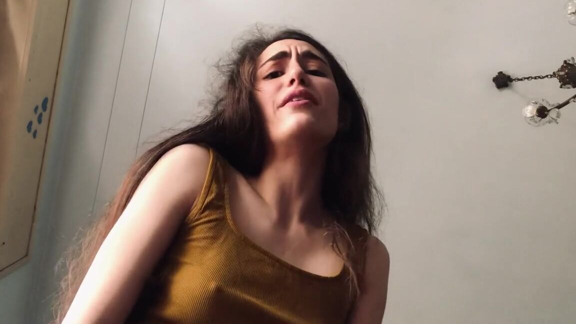 Giantess Elixs Nicknamed Giantesselixs 06 05 2022 Onlyfans Video Today I Have Found A Bunch Of Tinies In My Bedroom