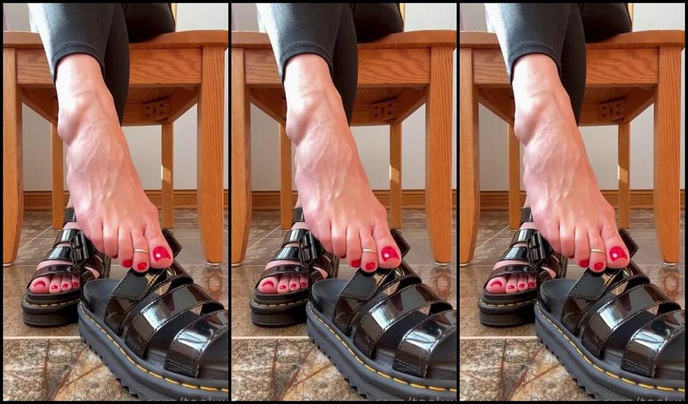 Toe Luxx Nicknamed Toeluxx 11 06 2022 Onlyfans Video Taking It Off Amp Putting Back On