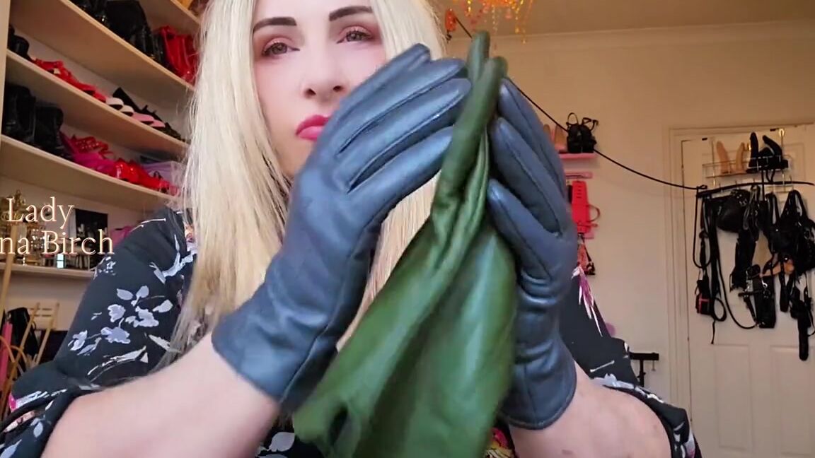 Lady Nina Birch Nicknamed Ladyninabirch Findom 01 01 2024 Onlyfans Video Happy New Year Thank You For Being A Fan Leather Gloves Amp Red Nails