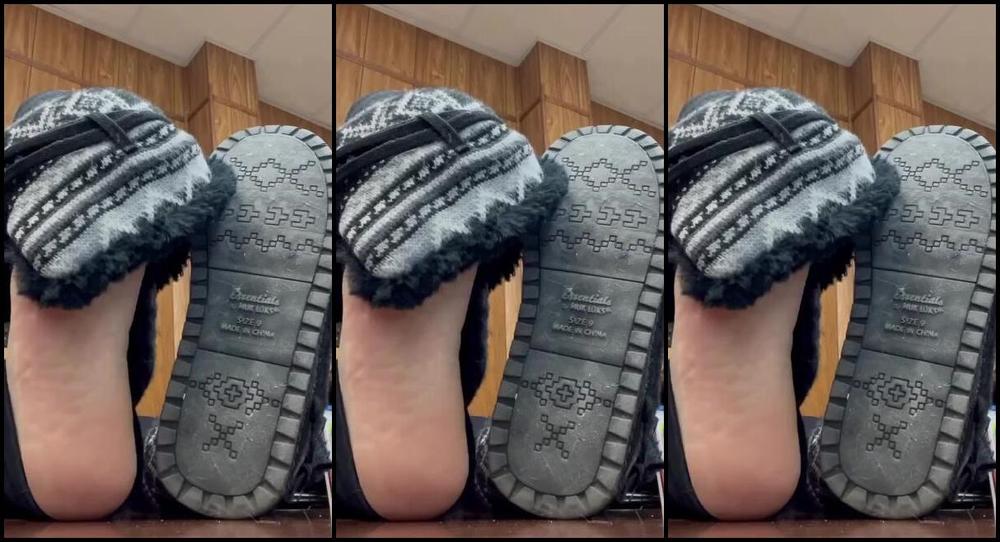 Fattyfeet420 Nicknamed Fattyfeet420 02 06 2024 Onlyfans Video Sweaty Winter Boots Had Me Sniffing Them Like Crazy