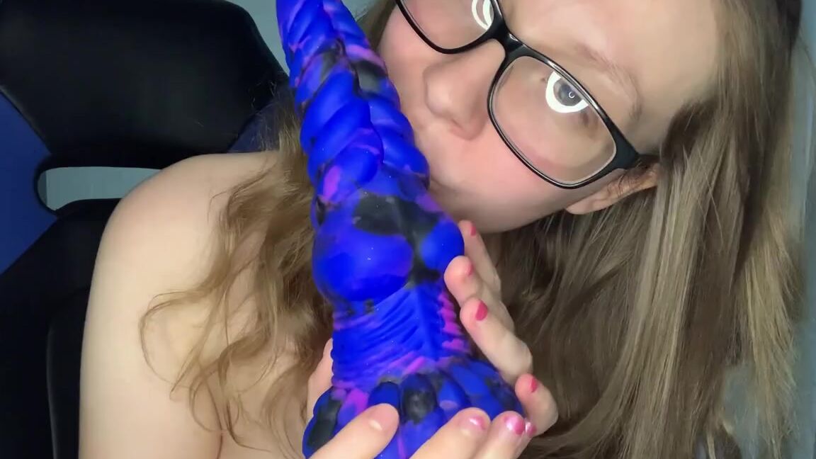 Jennaize Nicknamed Jennaize Onlyfans Kissing A Monster Dildo
