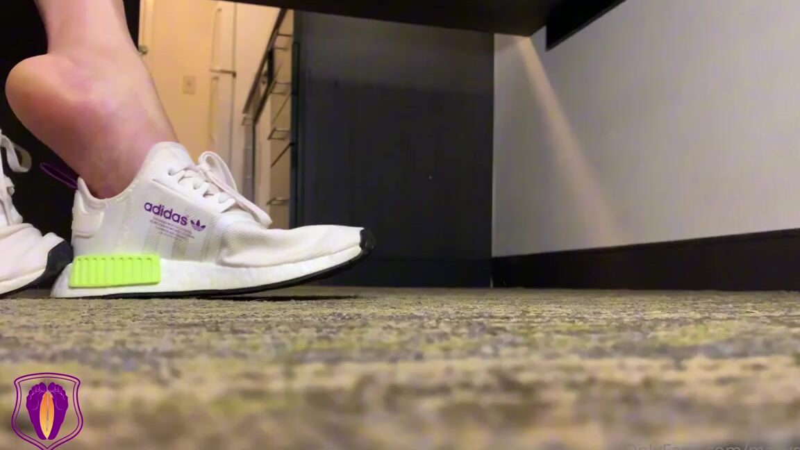 Macy Divine Nicknamed Macydivine 08 23 2024 Onlyfans Video Take A Moment To Enjoy The Scent Of My Post Workout Feet After An Intense Gym Session