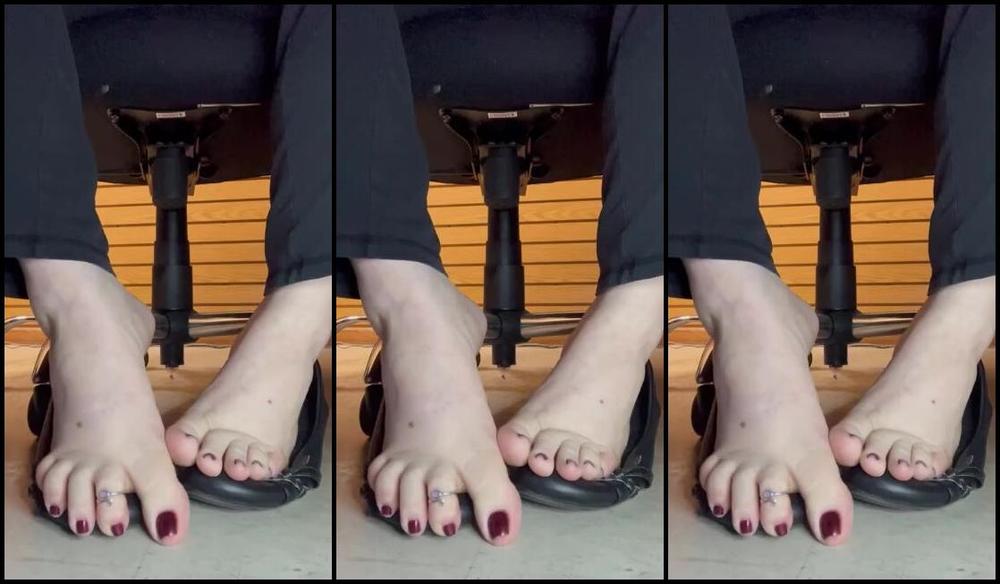 Fattyfeet420 Nicknamed Fattyfeet420 10 06 2023 Onlyfans Video Black Flats With That Corn Chippy Aroma