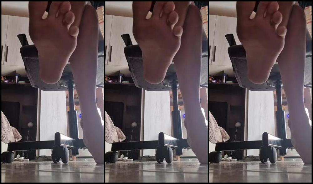 Nirvy Nicknamed Nirvy Onlyfans Imagine Installing A Video Camera Under My Desk