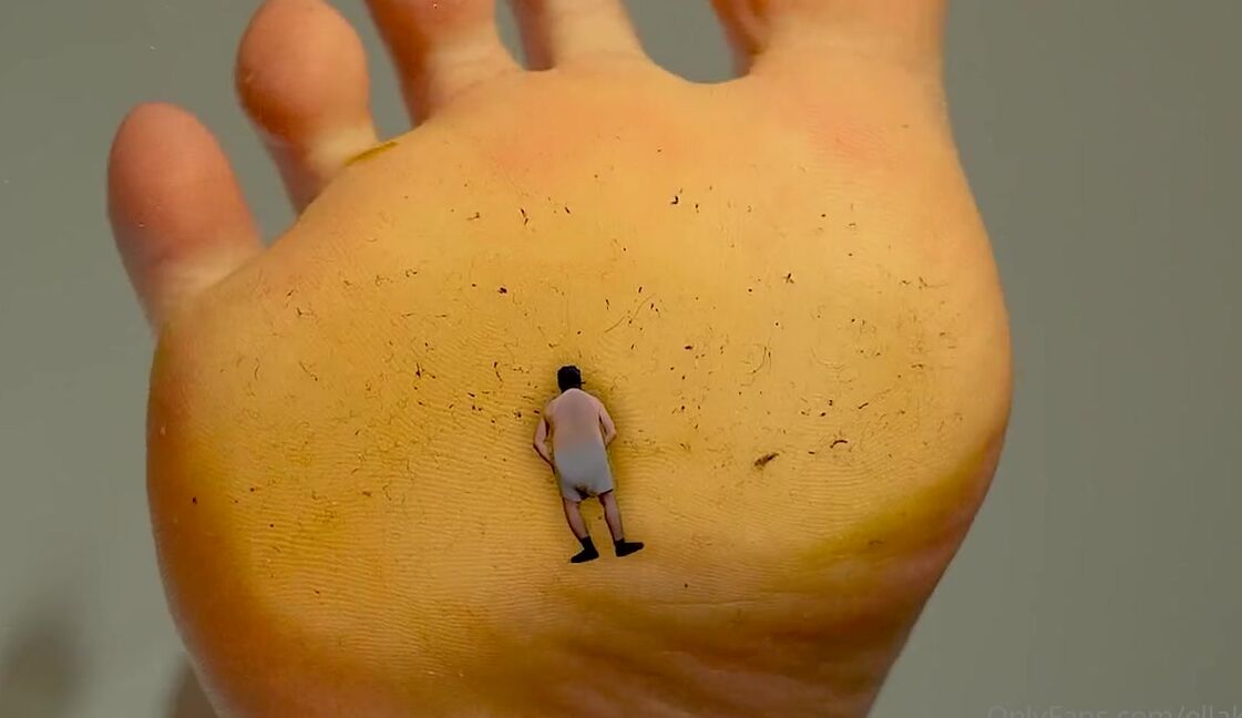 Giantess Ella Nicknamed Giantessella 05 19 2022 Onlyfans Video Heyy Here Is A Little Underglas Compilation Of Some Of My Previous Clips