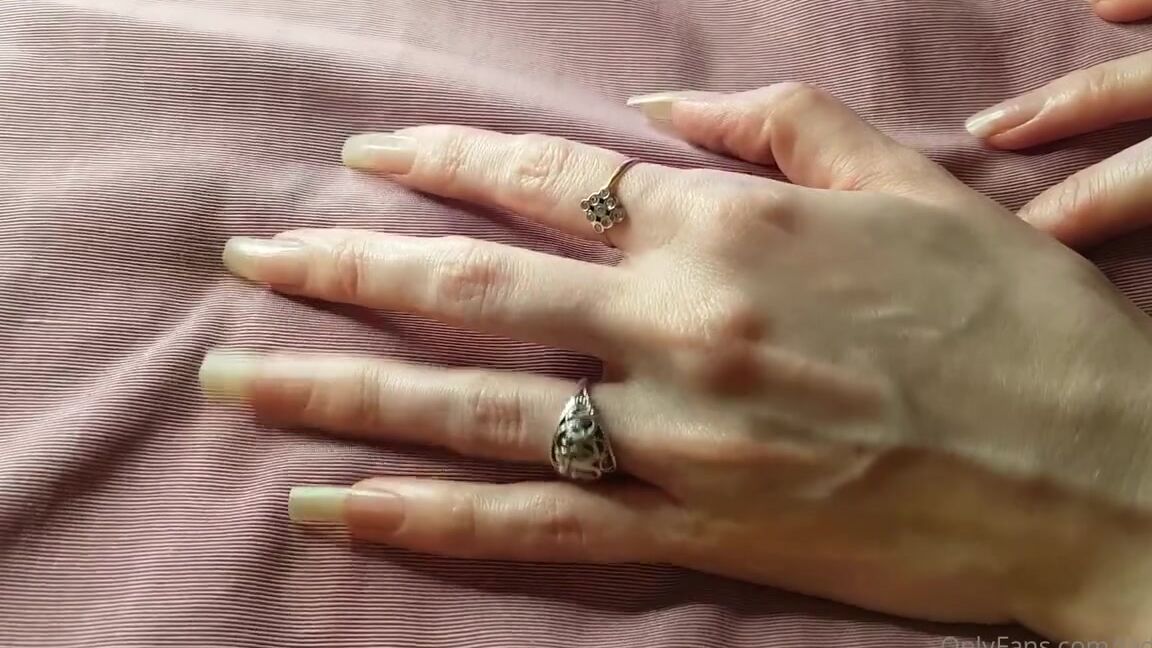 Lady Left Nicknamed Ladyleft 01 15 2021 Onlyfans Видео Маленькие Руки Только Подушка Царапки И Для Рук Ногтей И Ног Фанатов Фото Набор 0