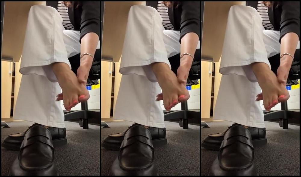 Lovely Sox Nicknamed Lovelysox 08 23 2025 Onlyfans Video Ein Langer Tag Im B Ro Sch Ne Schwitzige F Sse Und Du Mal Wieder Unterm Schreibtisch Am Spannern