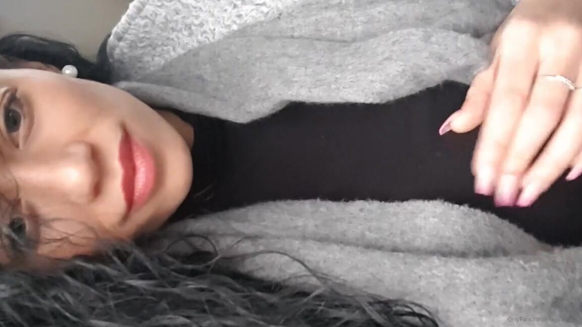 M De Sousa Nicknamed Missdesousa 01 15 2020 Onlyfans Video Wondering If I Can Get Away With Fingerblasting Myself On This Bus