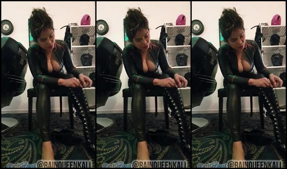 Queen Kali Rain Nicknamed Rainqueenkali 08 14 2022 Onlyfans Video Just Me Putting On My Pvc Boots For The Day