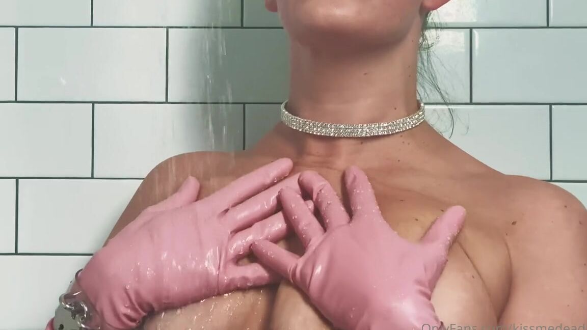 Kissmedeadlydoll Nicknamed Kissmedeadlydoll 04 14 2021 Onlyfans Video Happy Worship Wednesday This Week My Focus Was Handsssss