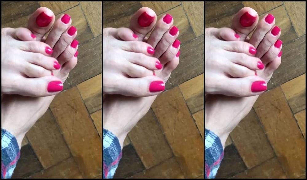 Srta Dess Nicknamed Srtadess 05 09 2025 Onlyfans Video Oi Meus Amores Um Tour Pelos Meus Pezinhos