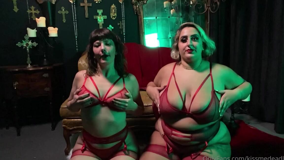 Kissmedeadlydoll Nicknamed Kissmedeadlydoll 10 12 2021 Onlyfans Video Monamarbelle Taught Me How To Do A Slow Mo Titty Drop What Do You Think It Was