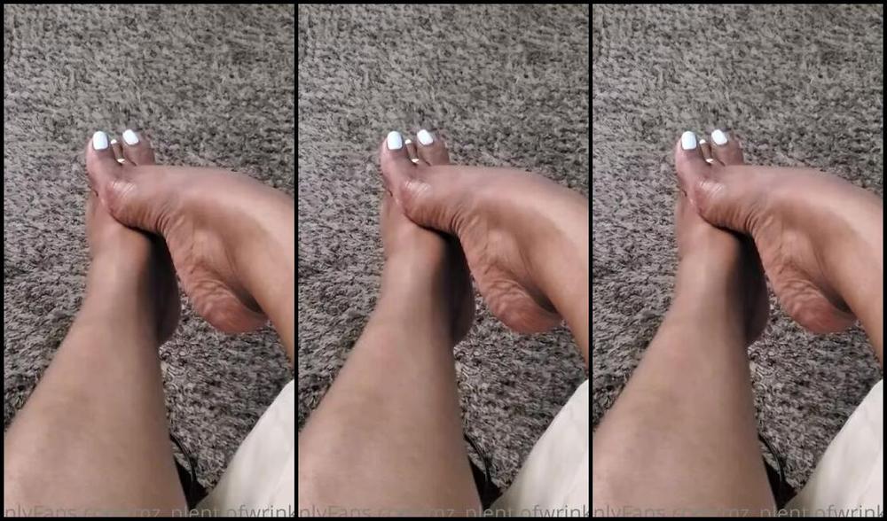 Alexia Cortland Nicknamed Mz Plentiofwrinkles 11 22 2020 Onlyfans Video Stretching My Feet Before An Alexias Experience