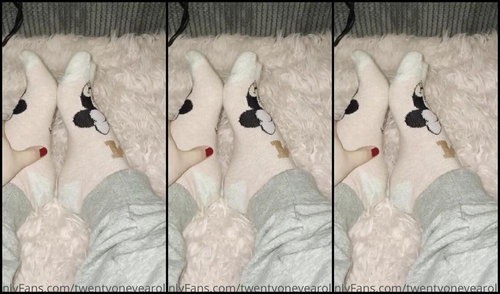 Finebritishfeet Nicknamed Tickletoesuk 01 31 2021 Onlyfans Video Feels So Good To Finally Strip Out Of My Shoes And Socks