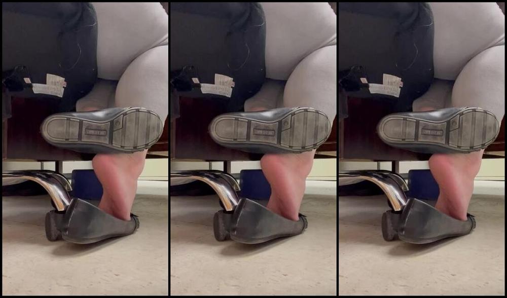 Fattyfeet420 Nicknamed Fattyfeet420 01 26 2024 Onlyfans Video Popping Away At Work In My Jeans And Flats