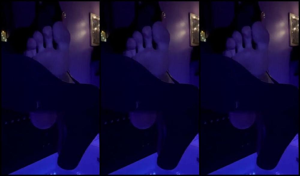 Thee Strap Queen Nicknamed Mistressscarletkiss 07 11 2025 Onlyfans Video Happy Feet Friday Goon To My Pretty Size 12 Feet After A Foot Worship Session With