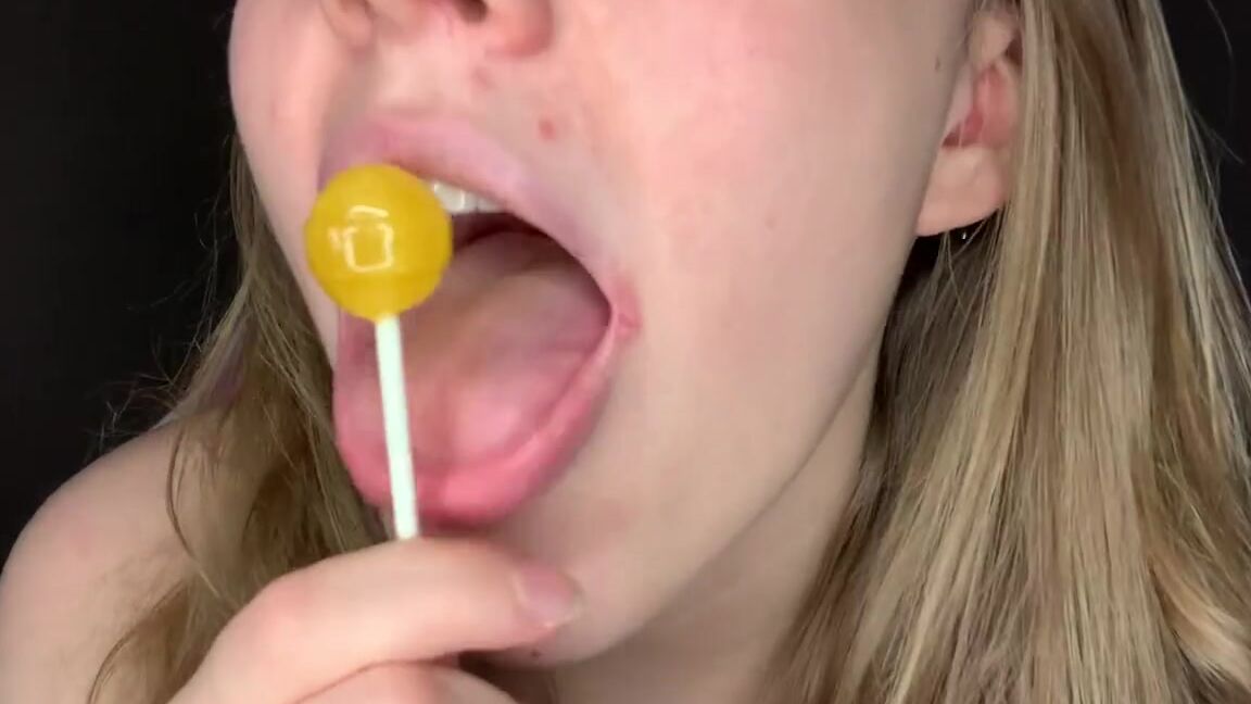 Jennaize Nicknamed Jennaize Onlyfans Lollipop Licks And Counting Down From 90 For You