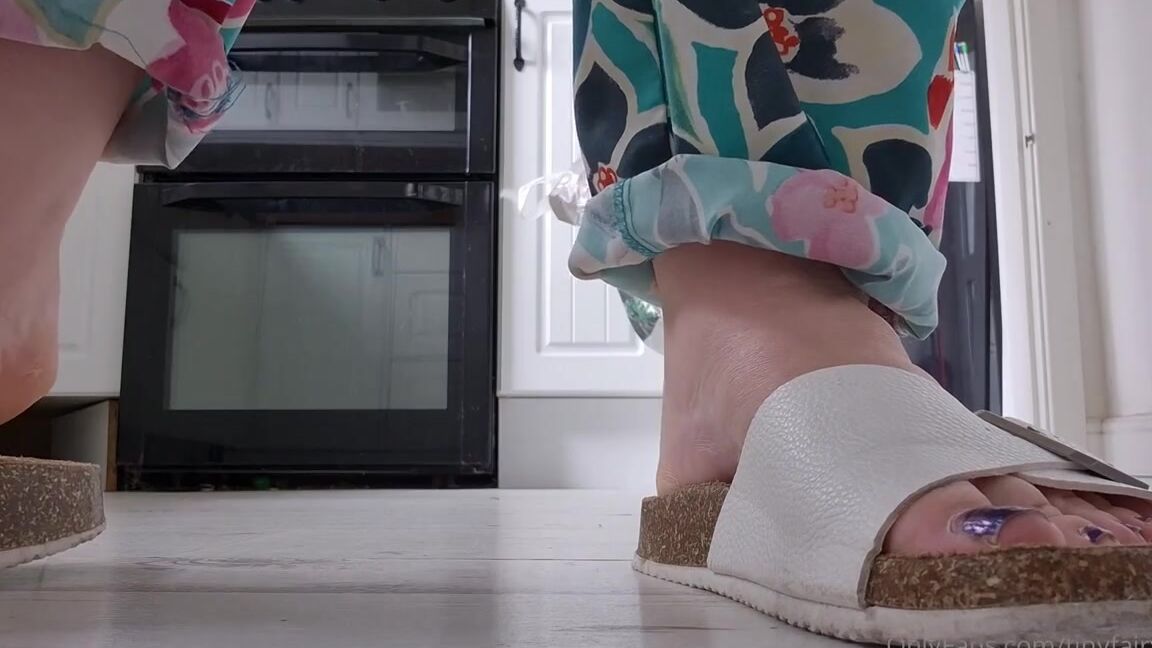 Tinyfairyfeet Nicknamed Tinyfairyfeet 06 30 2024 Onlyfans Video Watch Me Ignore You As I Make Dinner For My Husband