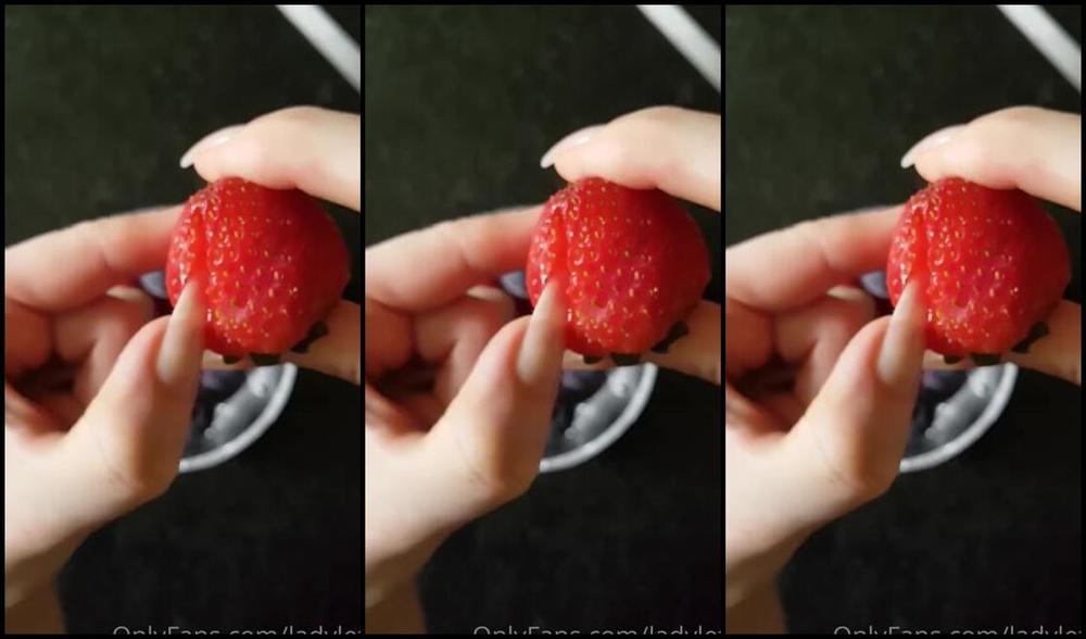 Lady Left Nicknamed Ladyleft 08 08 2020 Onlyfans Video Breakfast Time Filing My Thumb To Sharper Square Corners And Destroying A Strawberry