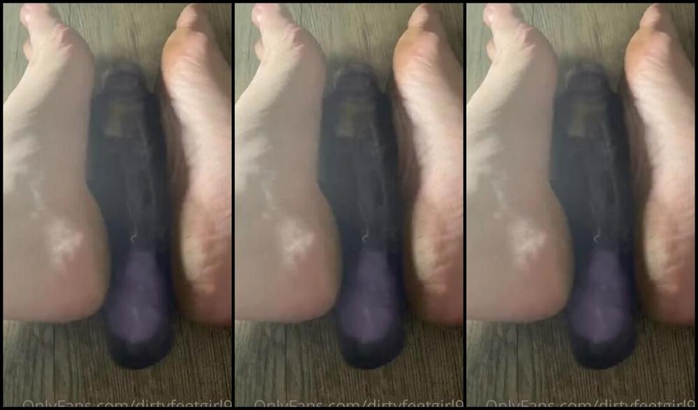 Findomfeetgirl Nicknamed Dirtyfeetgirl92 10 19 2021 Onlyfans Video Four Minute Dirty Foot Play With Huge Dildo Use Your Imagination Its You Between My