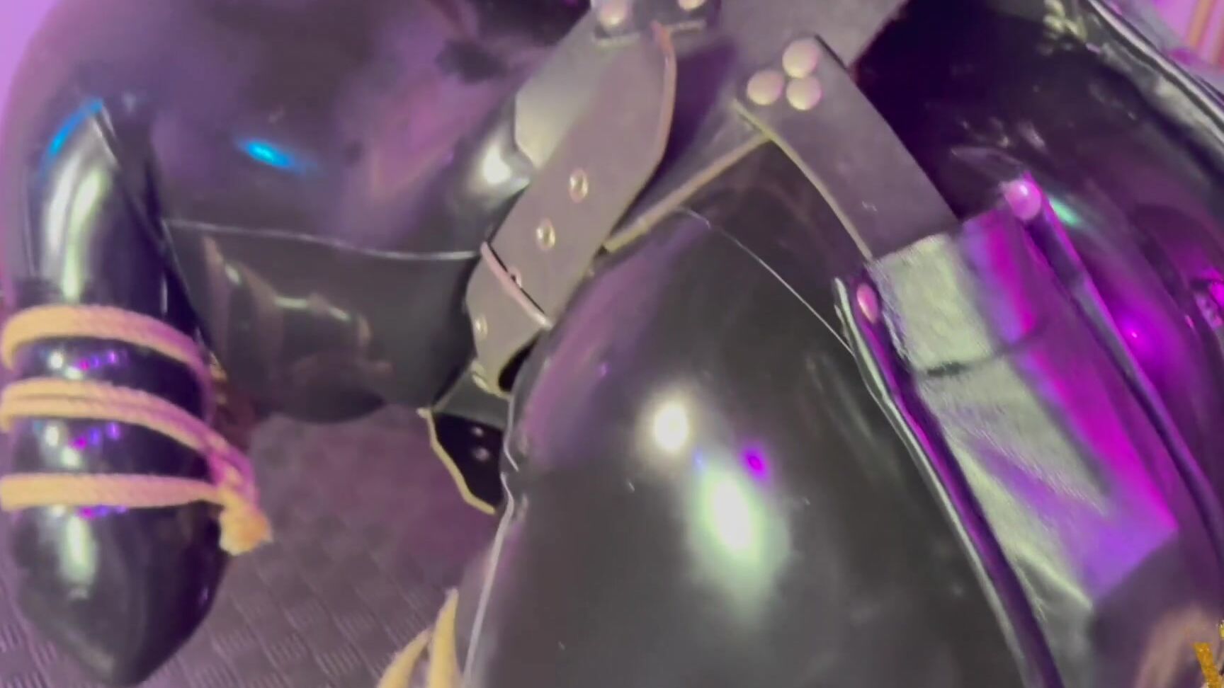 Vivienne Lamour Suspended In Rope For A Good Fisting Manyvid