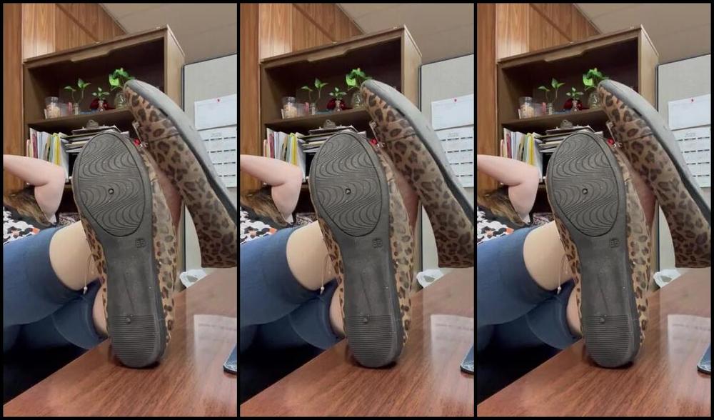 Fattyfeet420 Nicknamed Fattyfeet420 07 11 2025 Onlyfans Video Desktop Leopard Flats Removal At Work