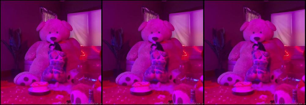 Hellcat Nat Nicknamed Hellcat Nat 01 30 2023 Onlyfans Video Todays Photoshoot Was A Success The Photographers Theme Was Anti Vday With A Messy Cake Smash