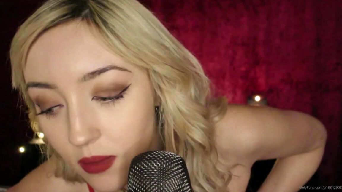 Xsnowy Nicknamed Xsnowy Onlyfans Mouth Sounds With Some Kisses Here And There