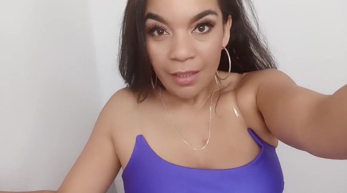 Reina Leather Nicknamed Reinaleather Onlyfans Good Morning A Little Fashion Show Tight Short Dresss