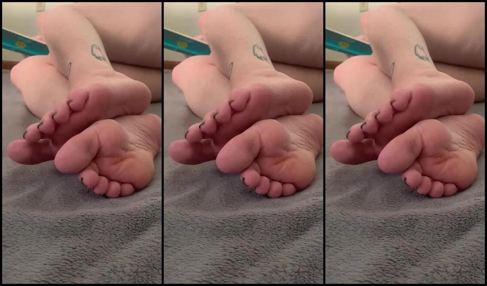 Marci Toes Nicknamed Marcitoes23 10 28 2024 Onlyfans Video Ignoring You While I Read This Morning