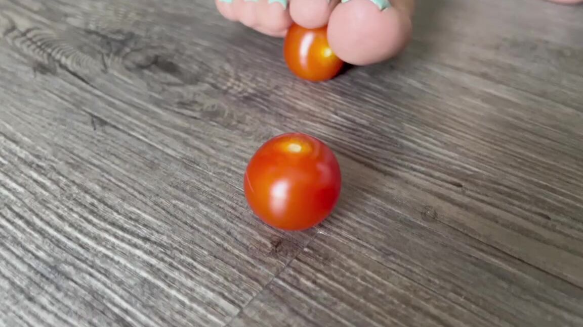 Aminah Feetz Nicknamed Aminahfeet Onlyfans Tomato Punishment What Should I Smash Next