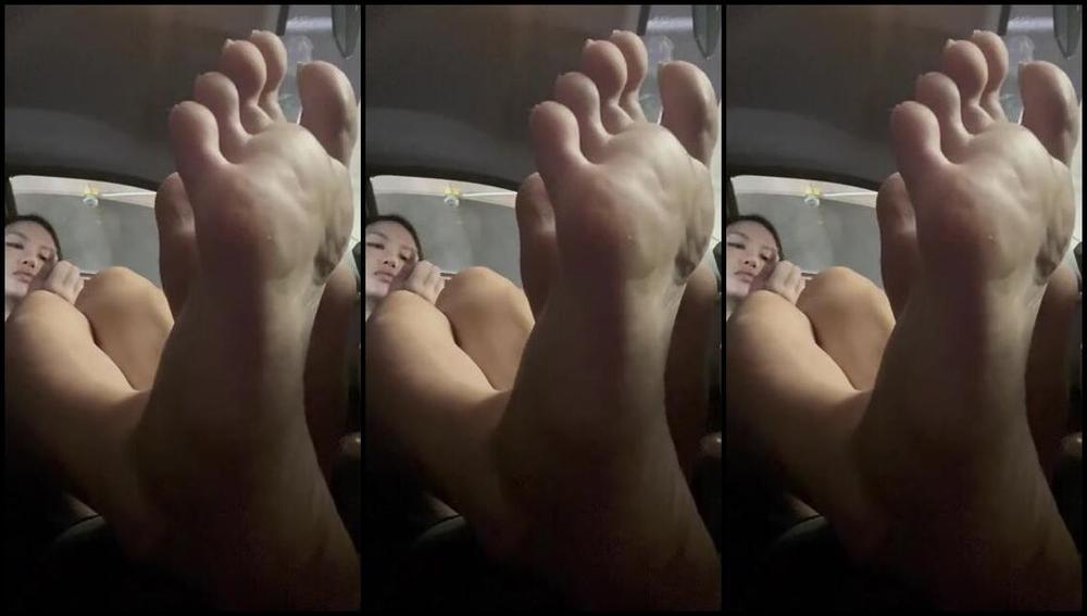 Goddessjunebelle Nicknamed Junebelle99 01 06 2023 Onlyfans Video Ignored By My Feet Car Seat Pov