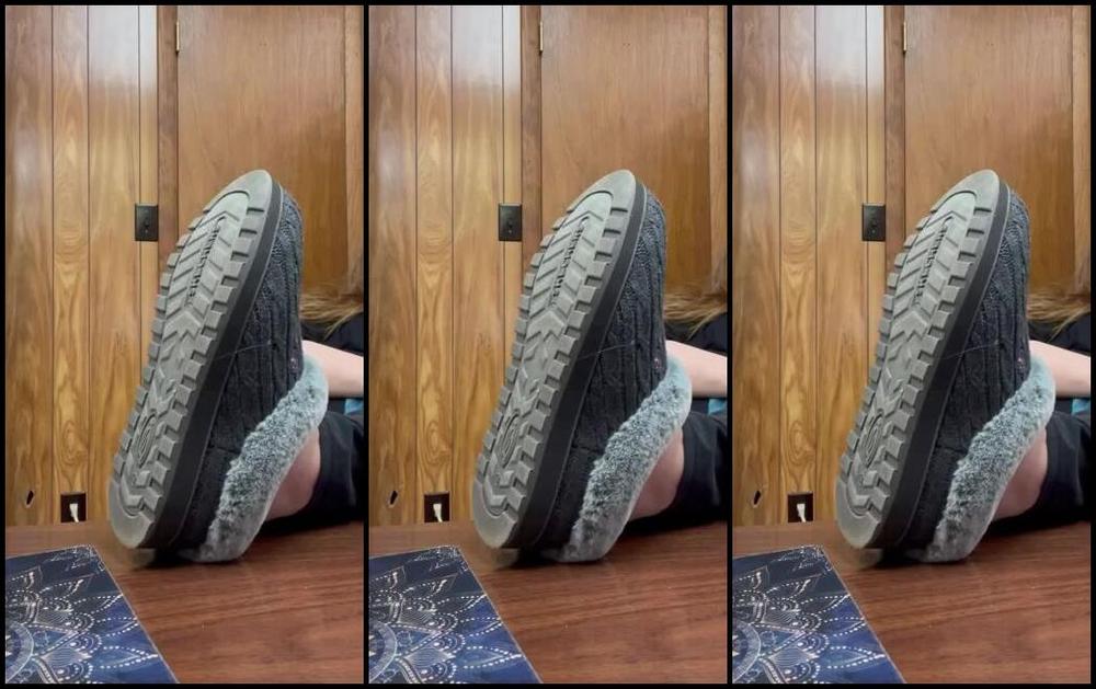 Fattyfeet420 Nicknamed Fattyfeet420 02 02 2024 Onlyfans Video Fuzzy Grey Clogs Make My Feet So Hot