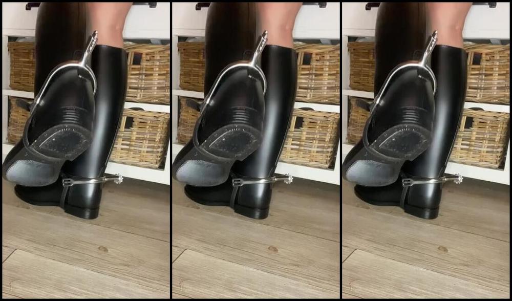 Equestrian Queen Sasja Luna Nicknamed Queensasjaluna 01 11 2024 Onlyfans Video Playing With My New Rubber Riding Boots And Big Spurrs