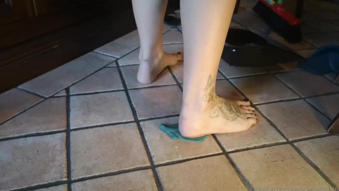 Italian Girlfriend Nicknamed Italiangirlfriend 07 22 2022 Onlyfans Video Clay Mans Pyur